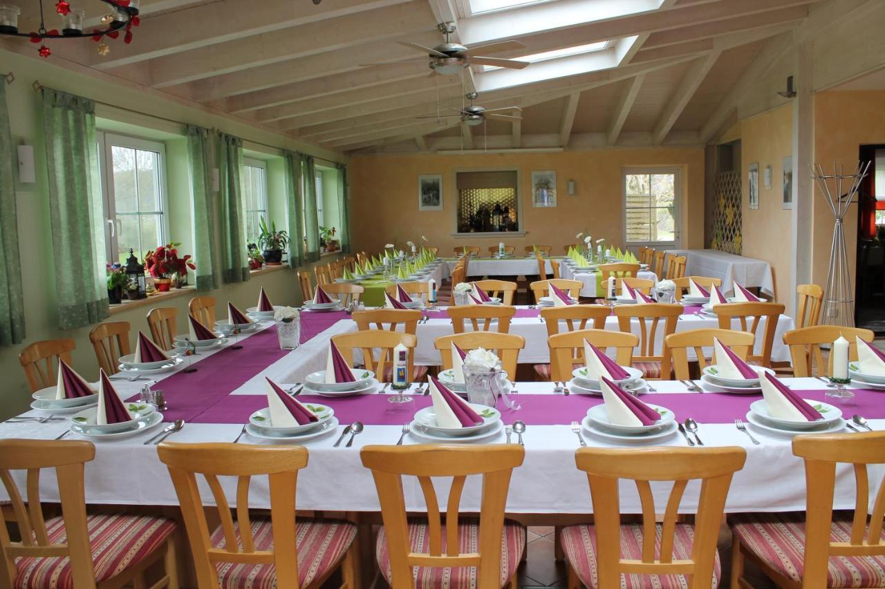 Hôtel Gnadental-Stuberl à Grossaitingen Extérieur photo